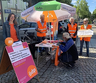 Infostand für Petition gegen Gentechnik